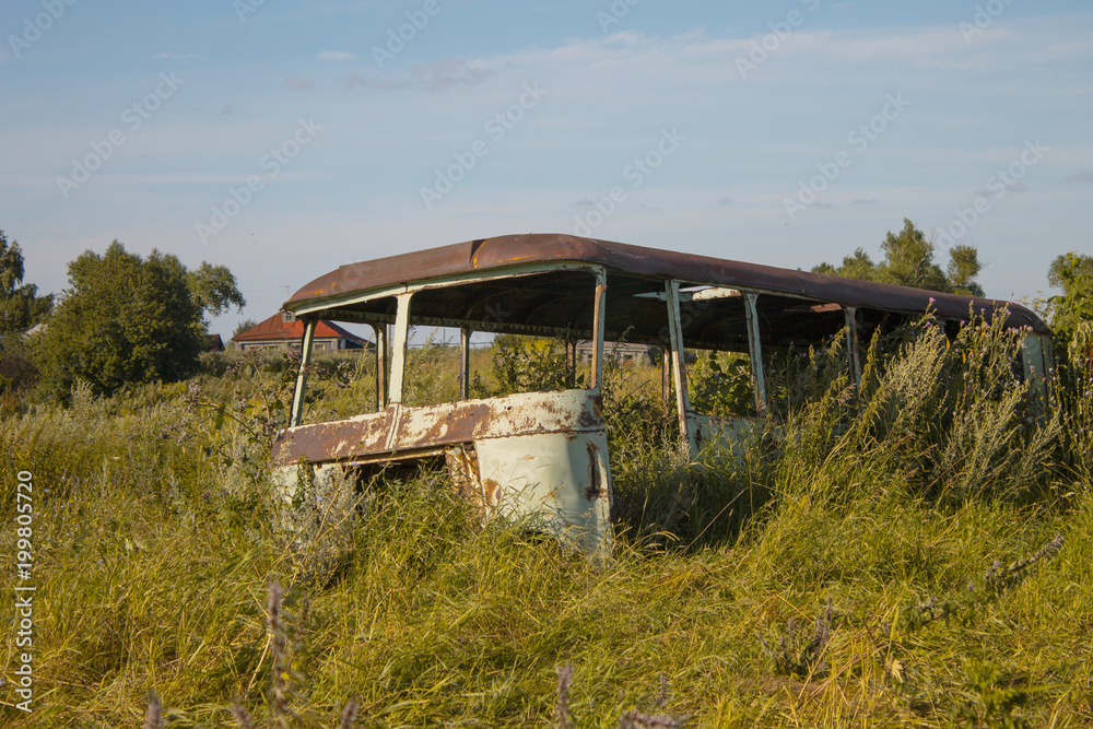 Obraz premium a rusty old bus