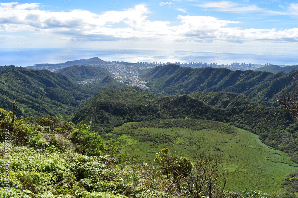 Naklejka premium Diamond Head & Ka'au Crater