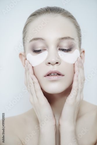 woman with collagen pads