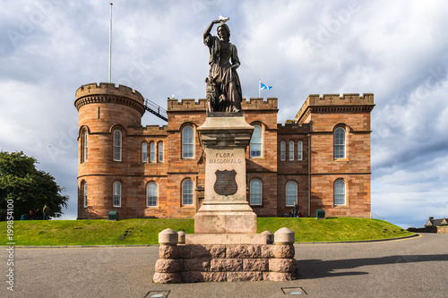 Vászonkép The statue of Flora MacDonald in front of Inverness Castle