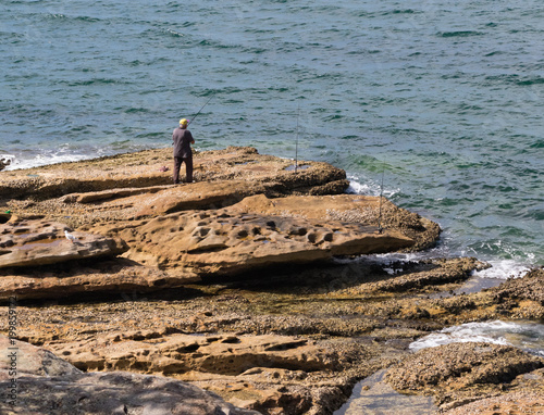Quadro su tela Fishing on rocks