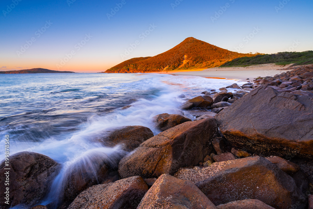 Obraz premium Incoming wave at Zenith Beach