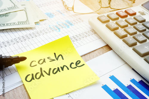 Memo stick about cash advance and calculator.