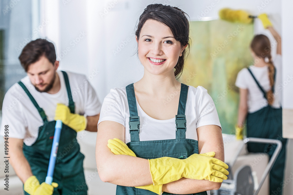 © Photographee.eu - Smiling cleaning lady © Photographee.eu - Smiling cleaning lady