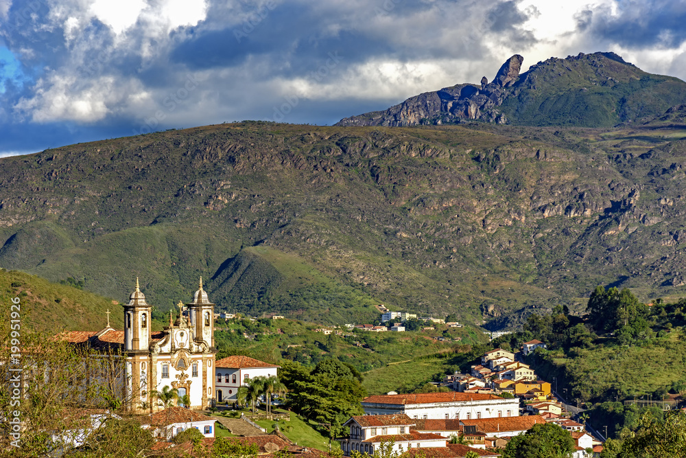 Panoramic view of the city of Ouro Preto with its houses, churches and mountains
