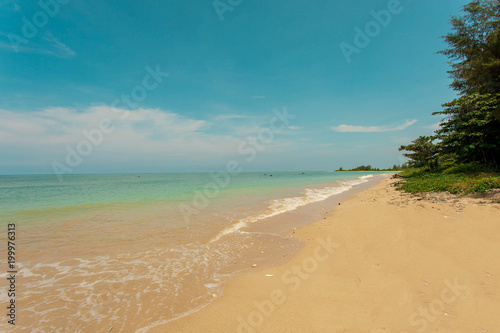 Fototapeta Naklejka Na Ścianę i Meble -  Beautiful beach with blue sky on sunny day