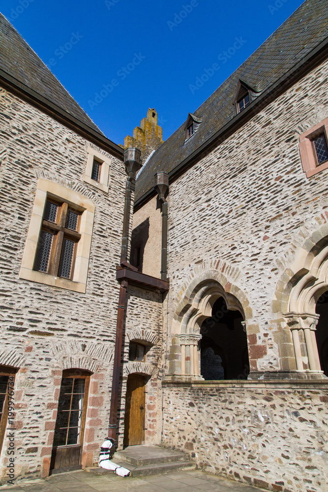 Château de Vianden, un château fort situé au Luxembourg dans la ville de Vianden