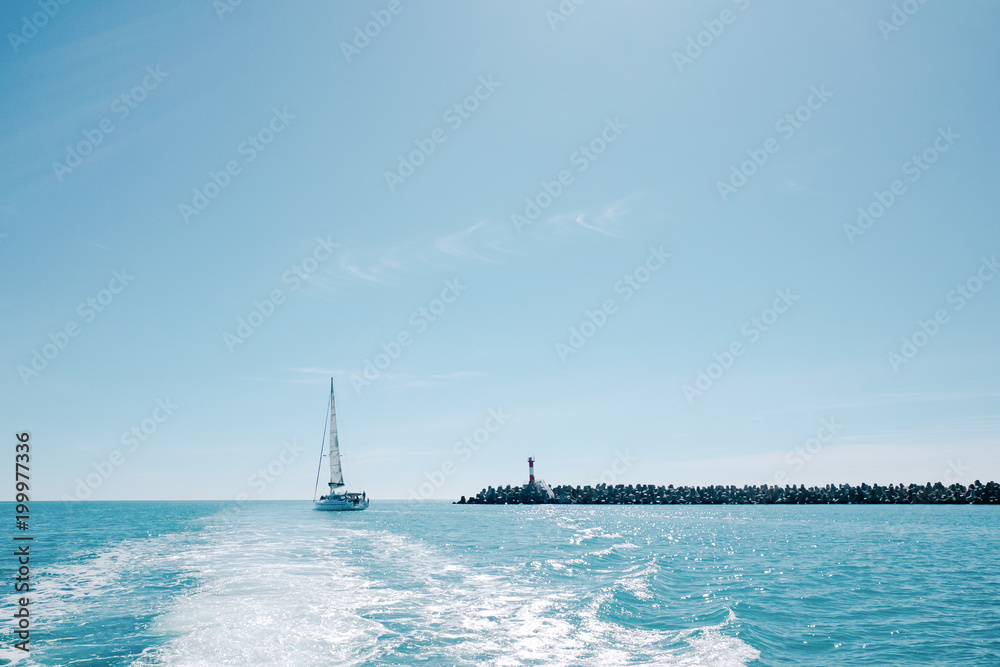 Obraz premium The sea, the boat sails.