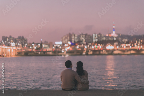 Photography the couple with cityscape