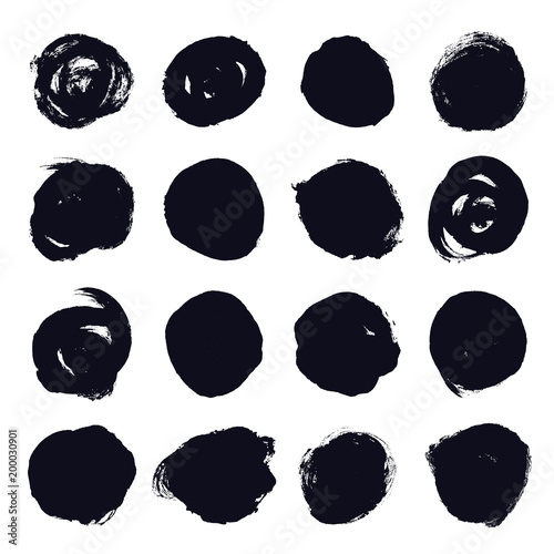 Set of hand drawn grunge black circle