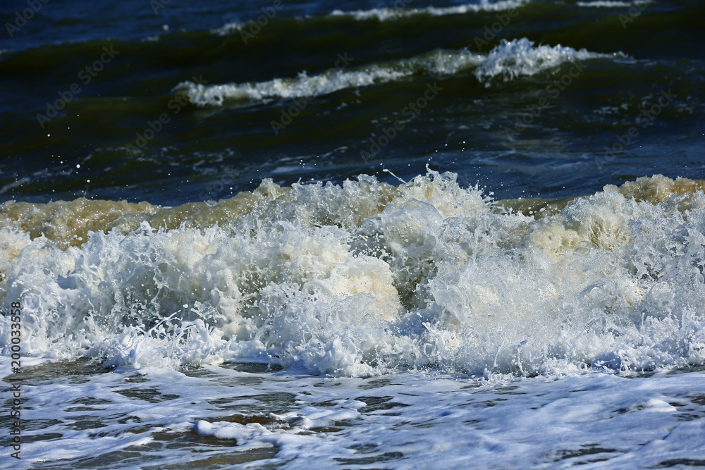 The waves of the sea The waves of the sea