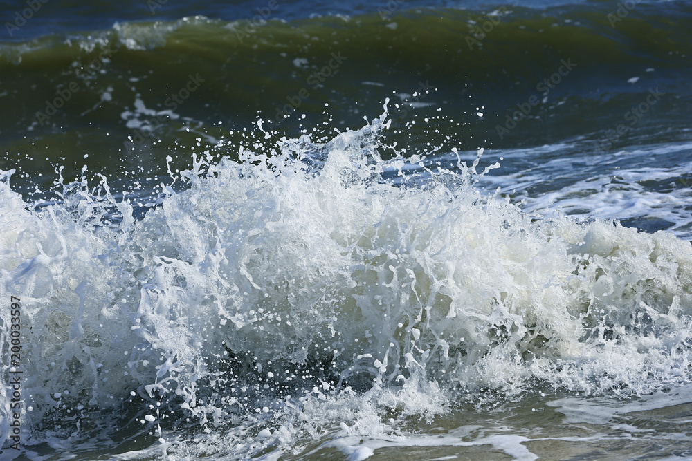 The waves of the sea The waves of the sea