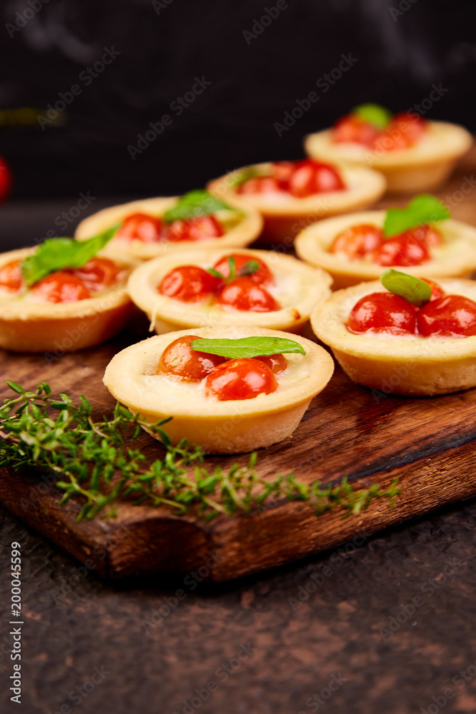 Mini tarts with cherry tomatoes