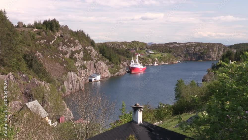 Small Fjord in Norway at the coast. Kleiner Fjord in Norwegen an der Küste.