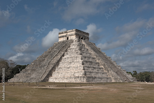Temple of Kukulkan  El Castillo  pyramid in Chichen Itza  Yucatan  Mexico