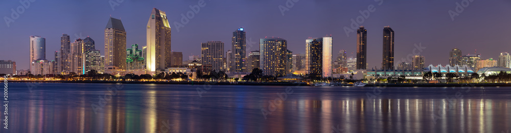 Obraz premium Śródmieście panoramy miasta San Diego, Kalifornia, USA o świcie
