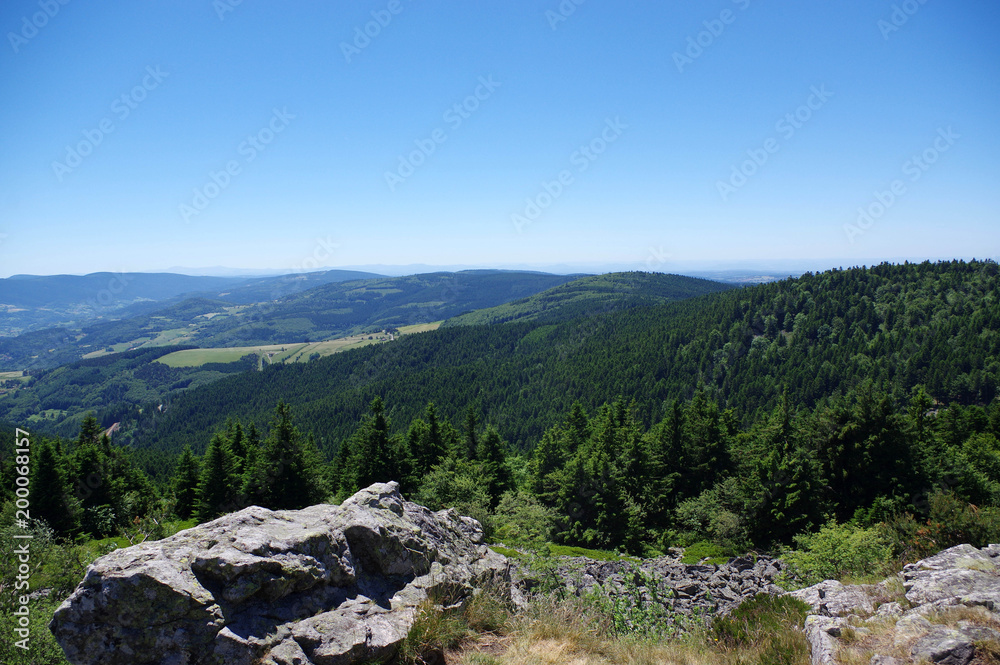 vue depuis la jasserie dans le parc naturel du pilat vue depuis la jasserie dans le parc naturel du pilat