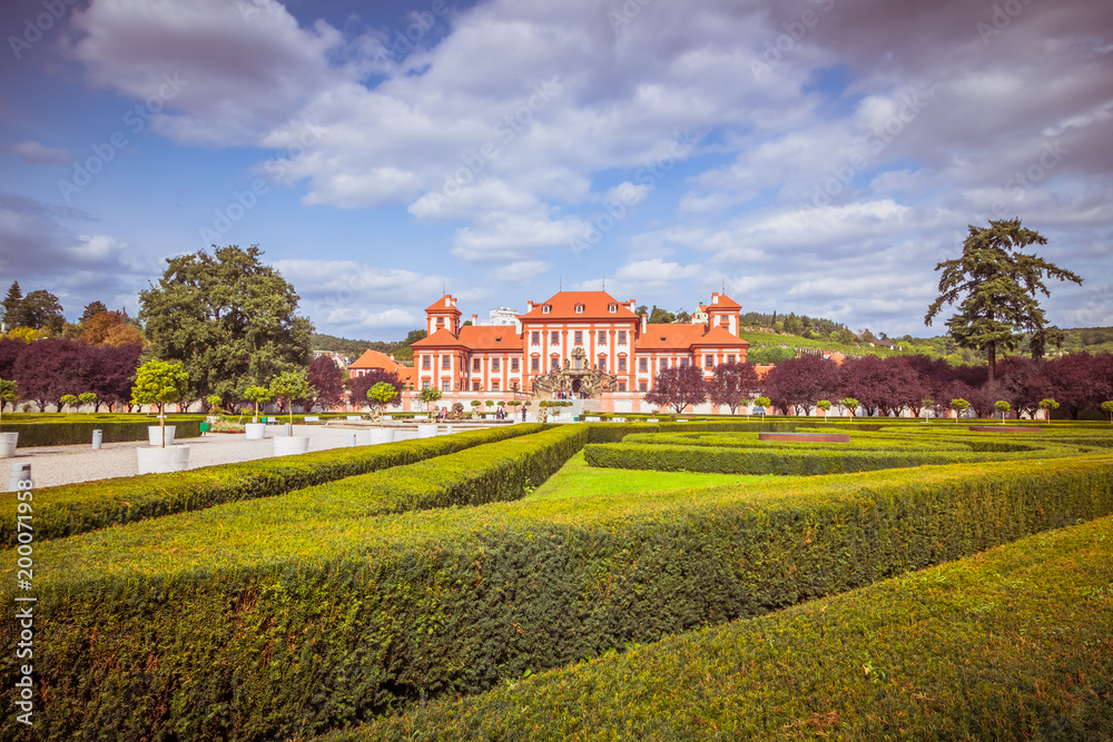 Das Schloss Troja (tschechisch Zámek Troja oder Trojský zámek) liegt in Prag in Tschechien, im nördlichen Stadtteil Troja.