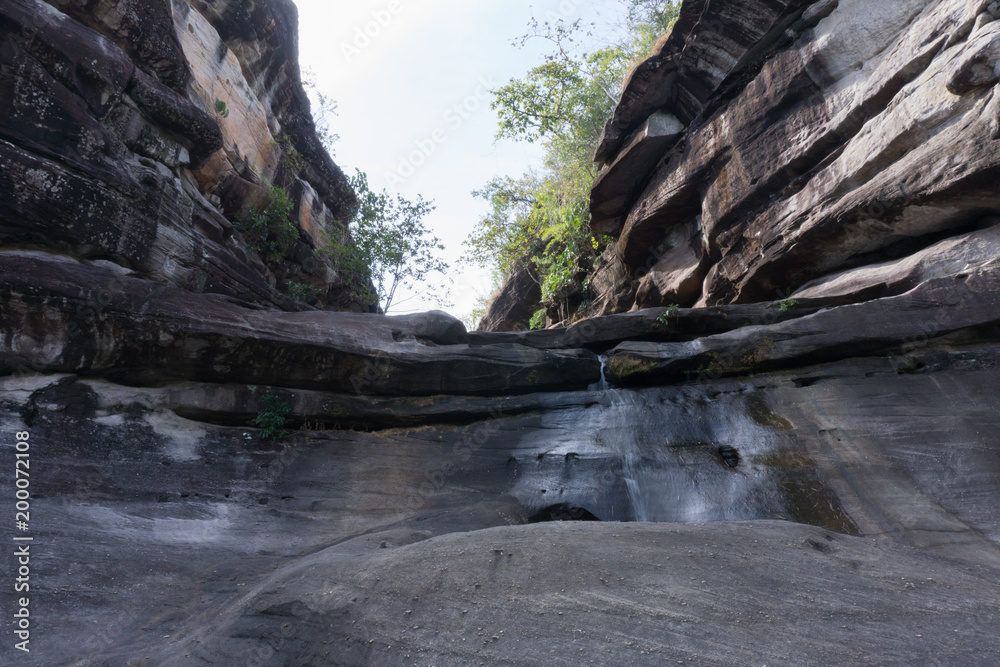 Obraz premium stone cliff in the mountain