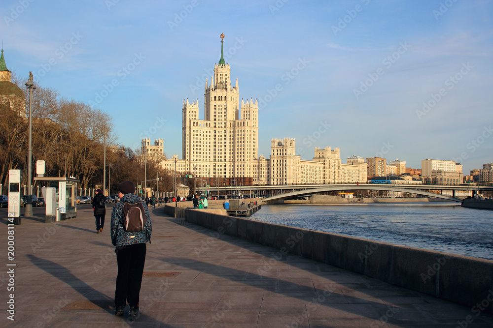 Obraz premium View of the skyscraper on Kotelnicheskaya Embankment in the spring season..