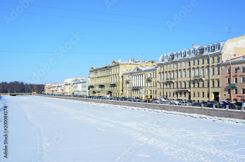 Санкт-Петербург, набережная река Фонтанки зимой в ясный день. Дома 24, 26, 28, 30