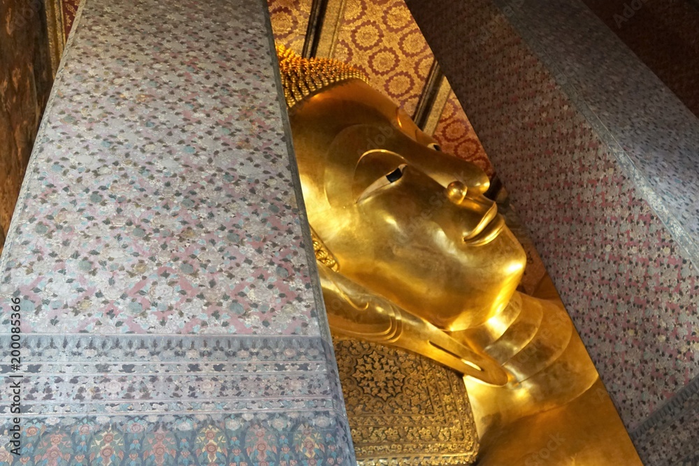Grosser schlafender Buddha in Wat Pho in Bangkok in Thailand