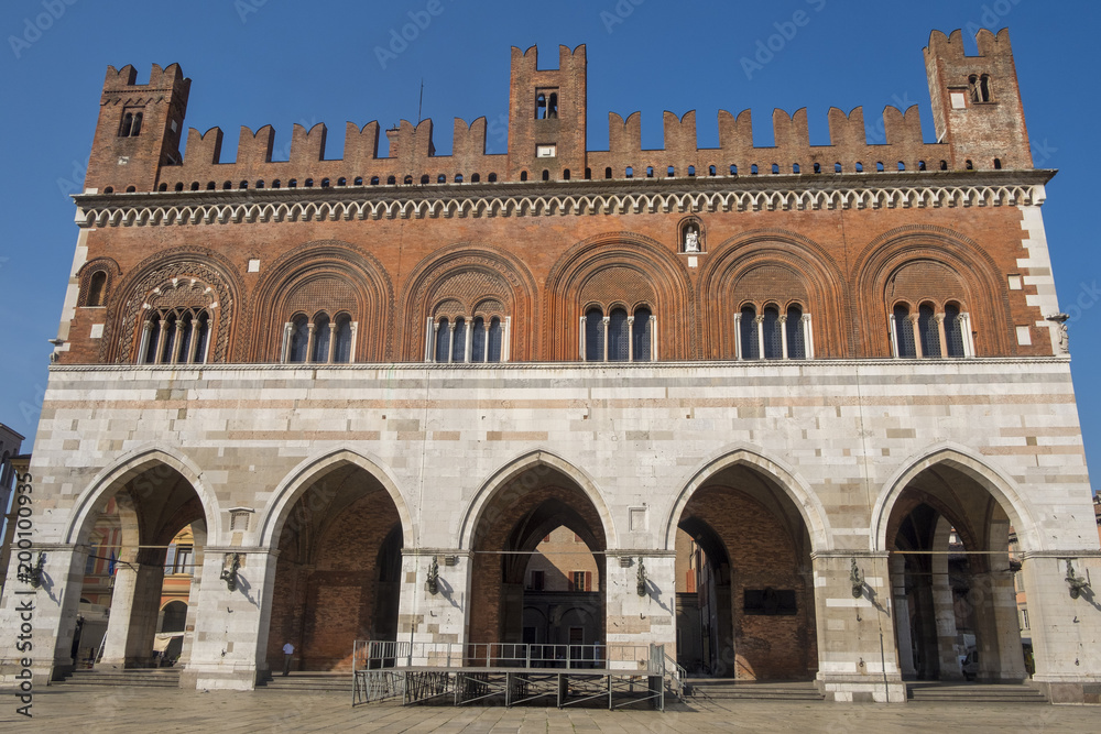 Piacenza: Piazza Cavalli, main square of the city