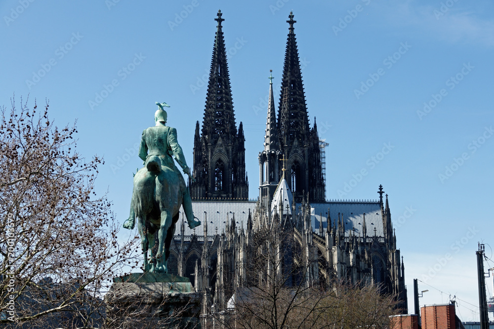 Fototapeta premium Equestrian statue of Emperor Wilhelm II , Cologne Cathedral , Germany