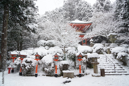 京都鞍馬寺の雪景色