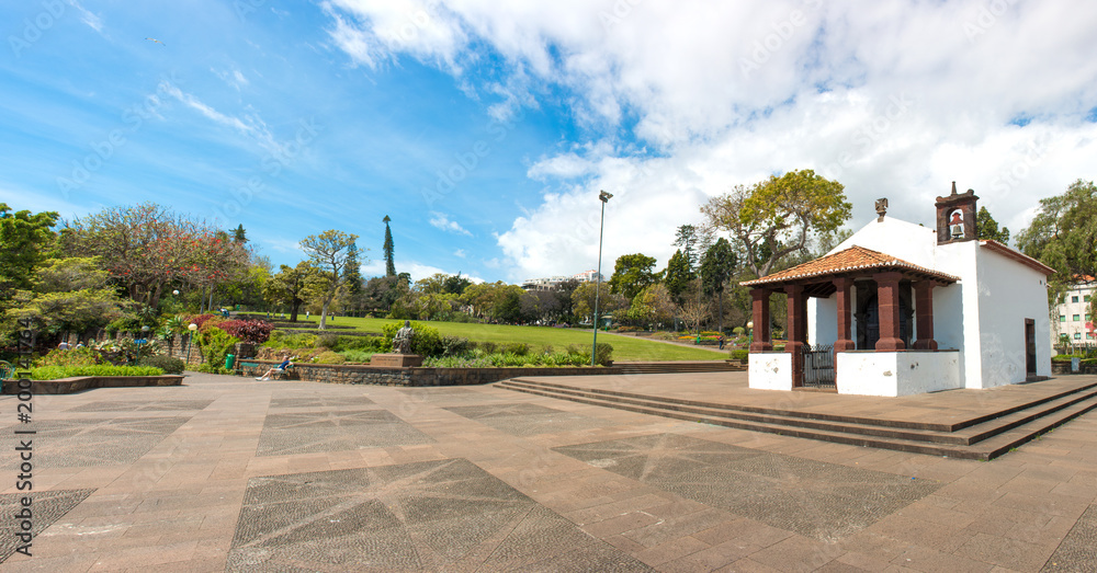 Obraz premium Capela de Santa Catarina Parque de Santa Catarina (Santa Catarina Park) Funchal harbour Skyline Madeira island Portugal