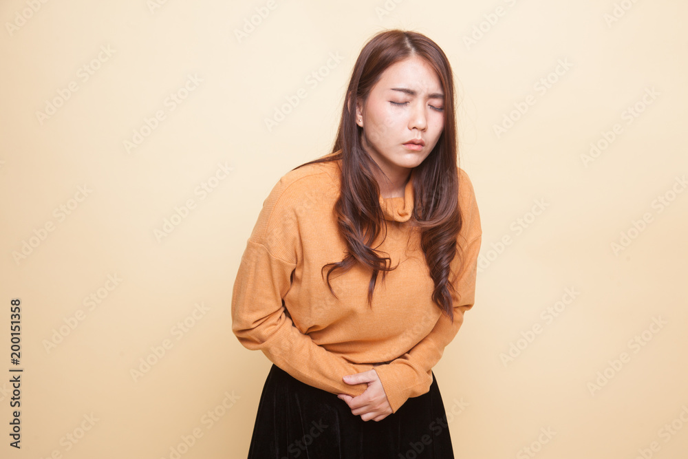 Obraz premium Young Asian woman got stomachache.