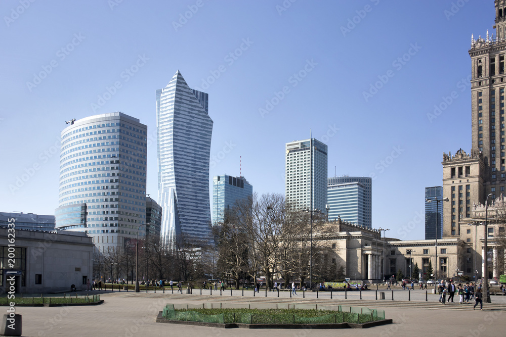 Obraz premium Nowoczesny budynek w pobliżu Dworca Centralnego