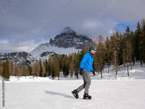 Obraz na płótnie Skating on Lago d'Antorno in the Dolomites w salonie