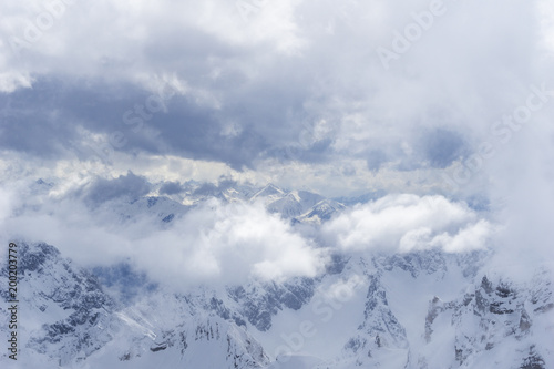 Blick auf die wunderschönen Berge der schneebedeckten Alpen  © Maglido-Photography