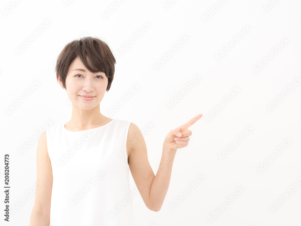 指差す女性 指差す女性