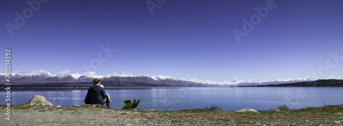 Fotografía LAke tekapo new zealand southern Alps travel along road by camper