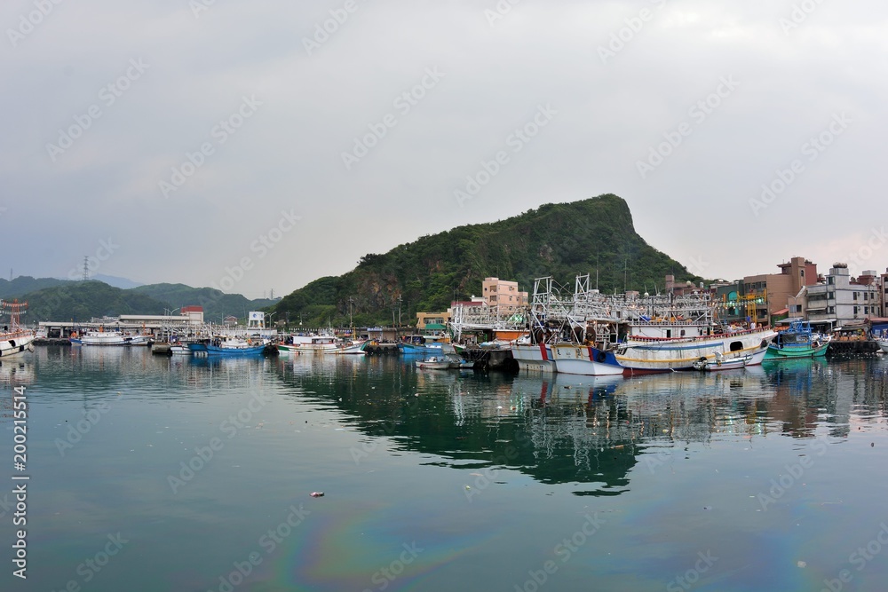 Shenao Fishing Port Shenzhen Shenjiaojiao, formerly known as Fanzao, is located in the coastal area of Shenao Fishing Port, Ruifang District, New Taipei City, Taiwan.Photo taken on:April 5,2018