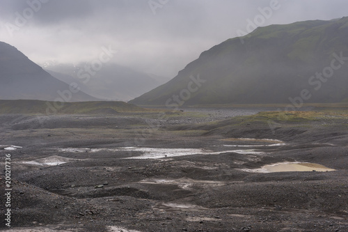 Islanda, la terra dei vichinghi. Paesaggio con colline e palude