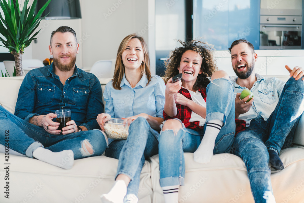 Friends watching tv Friends watching tv