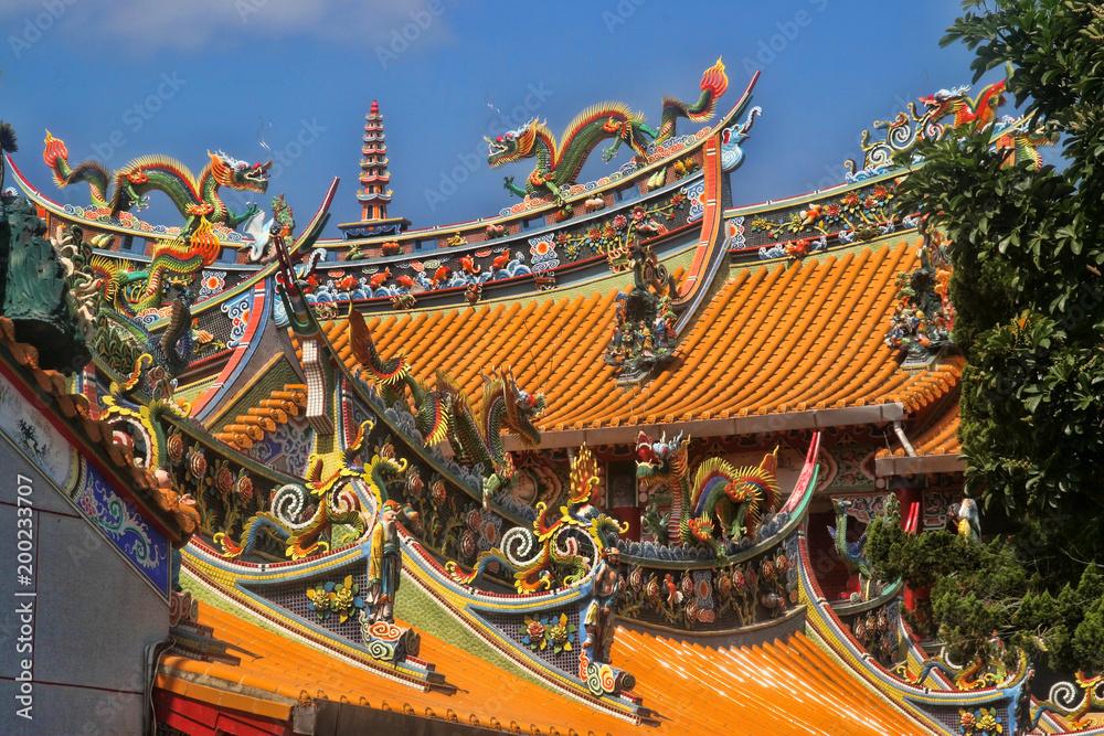 Fototapeta premium Dragons traditional roof decoration, Taiwan