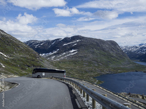 Autobús hacia el Mirador de Dalsnibba, en Noruega, verano de 2017