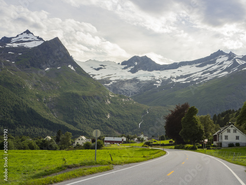 Paisajes por la carretera de Sykkylvsvegen 60, Noruega, verano de 2017