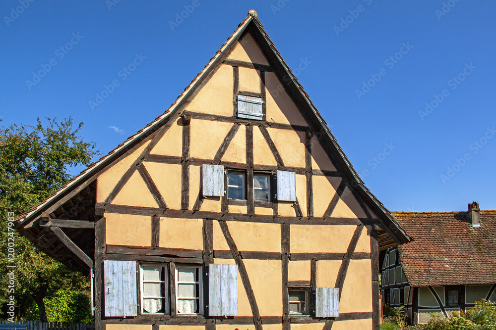 Ungersheim. Maisons anciennes à colombages.  Alsace. Haut-Rhin