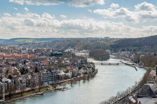 Vue générale de la ville de Namur en Belgique © jasckal