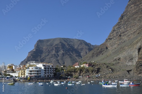 Boote im Hafen von Vueltas, Gomera © traveldia