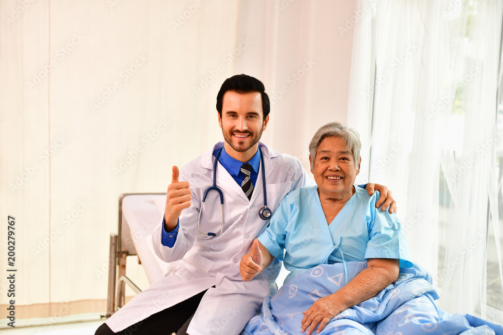 Obraz premium Concept of healing care, The doctor is healing old woman.