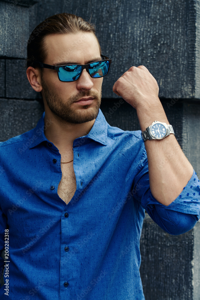 Obraz premium man in jeans shirt