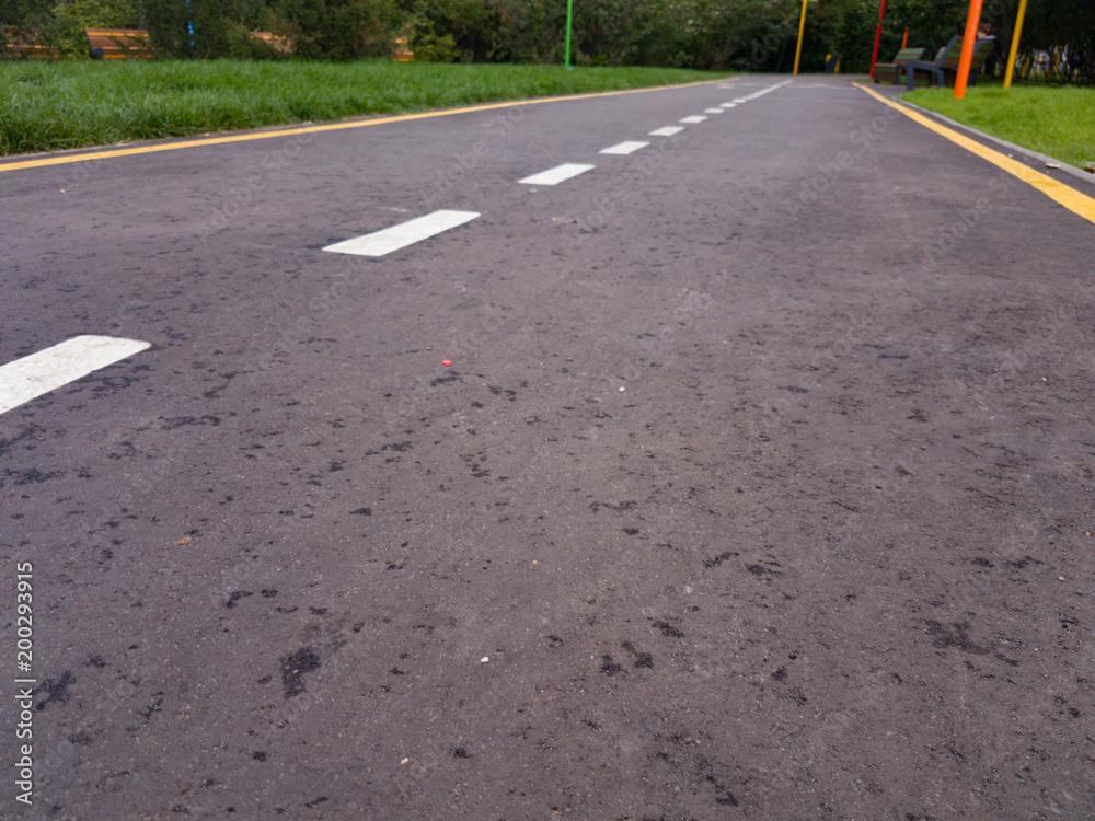 Obraz premium The marks on the asphalt road in the city