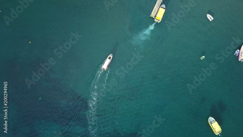 sillage de bateaux en mer © Fly_and_Dive