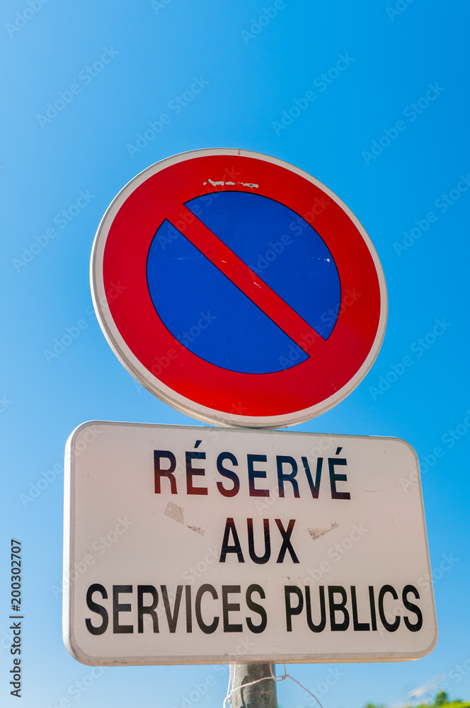 No parking sign in French No parking sign in French